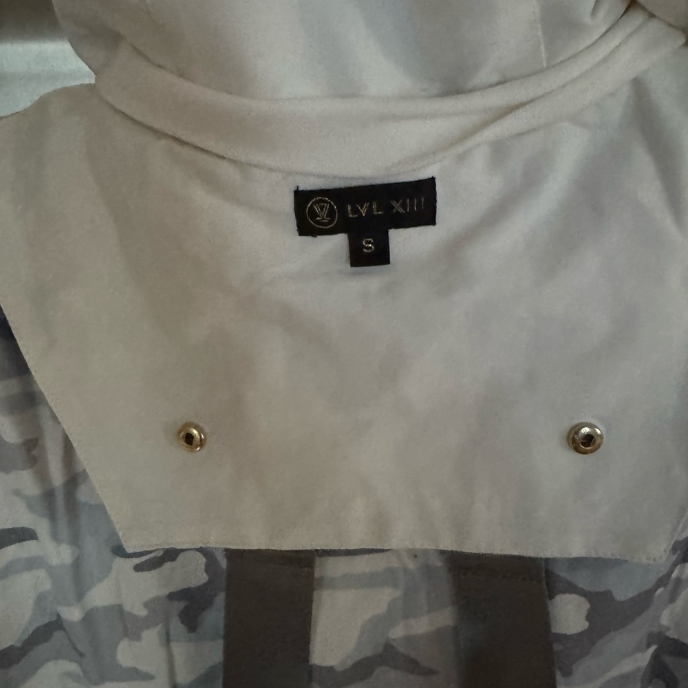 Jason Derulo’s Brand LVL XIII  Camouflage Gray/Cream Performance Jacket/Backpack - Picture 9 of 11